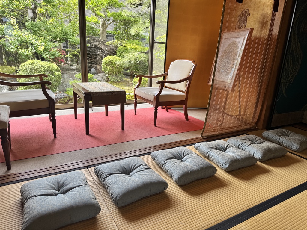 座布団の特別なおあつらえと心尽くし - 名匠庵 [特選きもの] 冠婚葬祭 